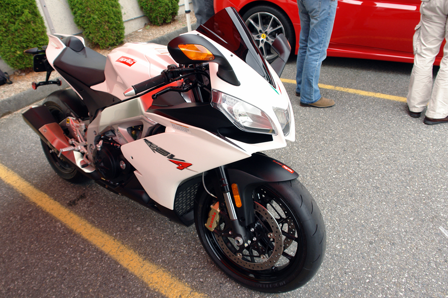 aprilia rsv4